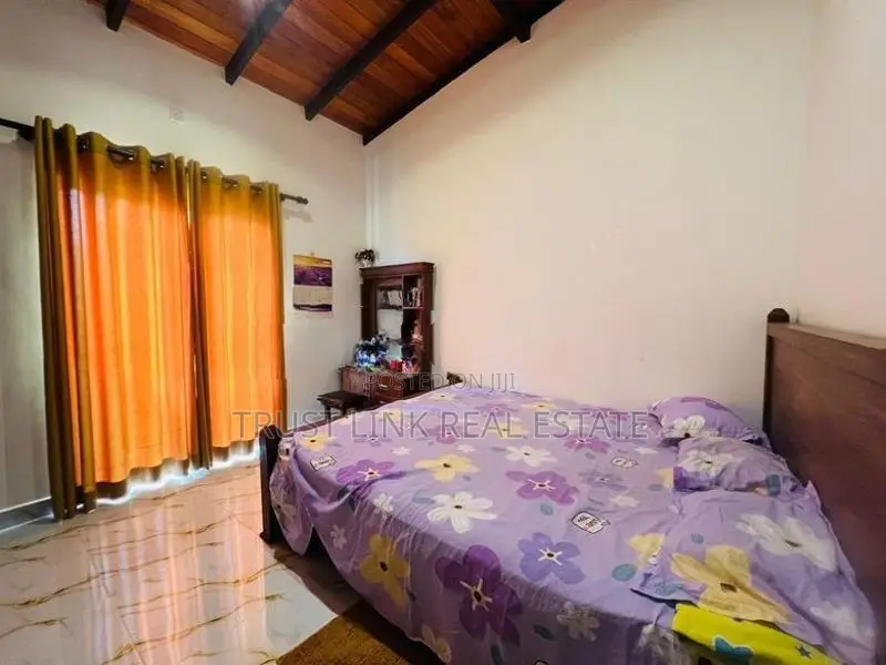 Single Story House For Sale In Kadwatha With Furniture