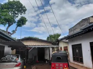 Super Land With 4 Single Story House Value Only In Dehiwala