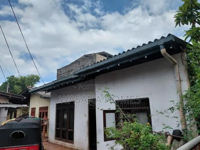 Super Land With 4 Single Story House Value Only In Dehiwala