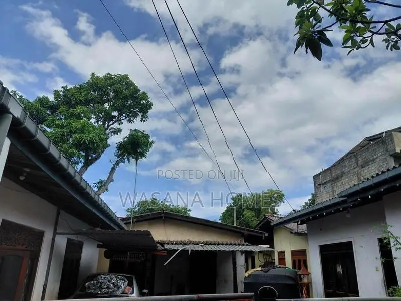 Super Land With 4 Single Story House Value Only In Dehiwala