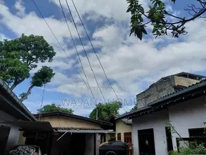 Super Land With 4 Single Story House Value Only In Dehiwala
