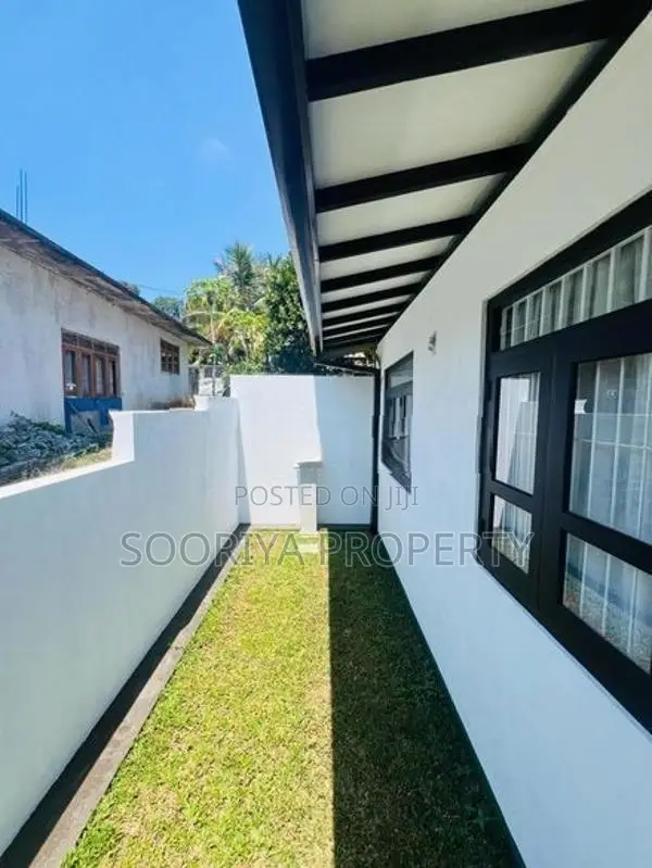 Single Story Luxury House for Sale in Moratuwa Piliyandala