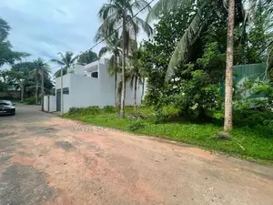 Land for sale in Talawatugoda