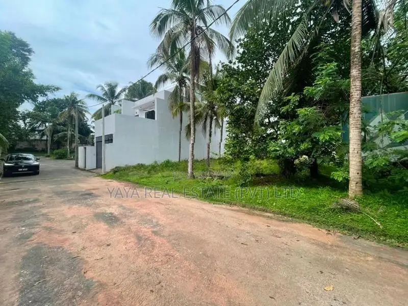 Land for sale in Talawatugoda