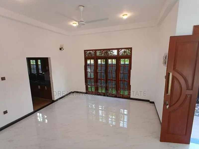 කුඹුරට මුහුණලා අති නවීන සුන්දර දෙමහල් නිවස විකිණීමට