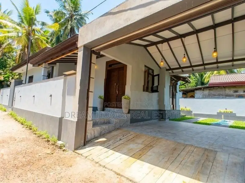 Luxury New 3 Bed House - Diyagama Junction In Homagama