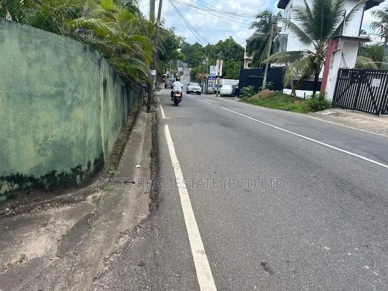 Commercial Land For Sale In Talawatugoda