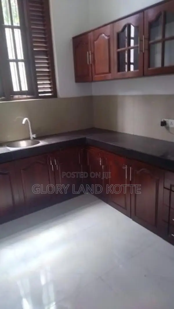 Down Stairs House For Rent In Ethul Kotte