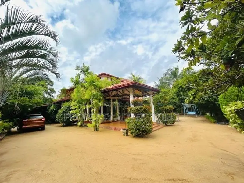 Pamunugama, Ja-Ela Spacious 2-Storey House Selling for Land Value Only
