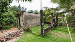 නිට්ටඹුව –කුරවලාන අඩක් නිමකළ නිවස සමග ඉඩමේ වටිනාකමට