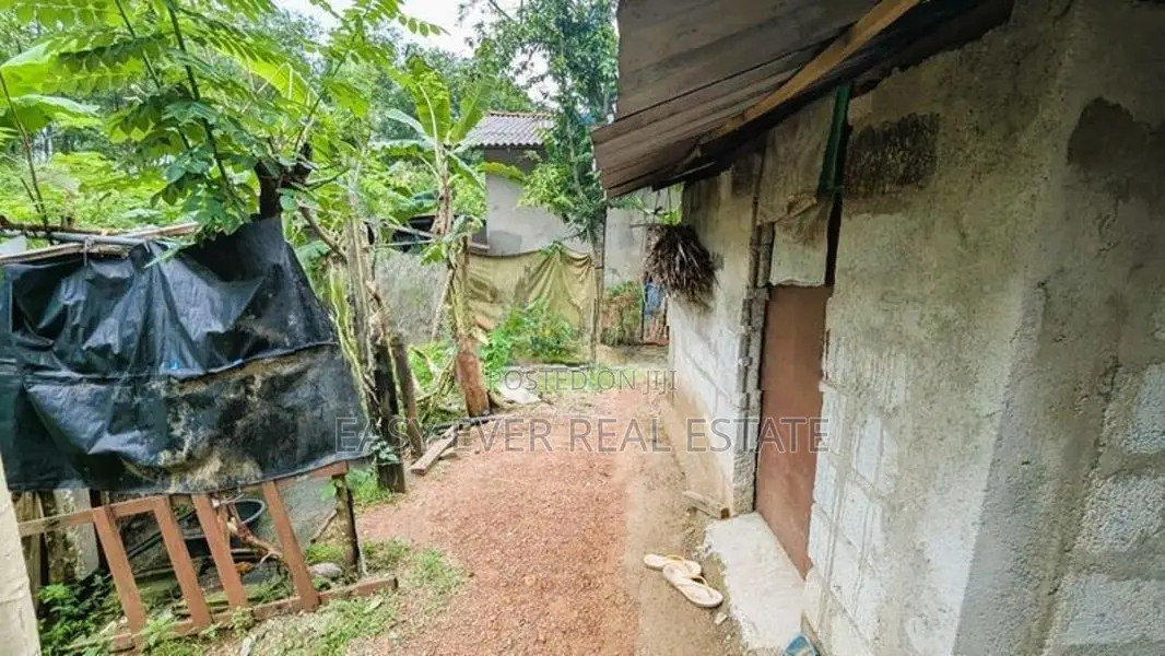 නිට්ටඹුව –කුරවලාන අඩක් නිමකළ නිවස සමග ඉඩමේ වටිනාකමට