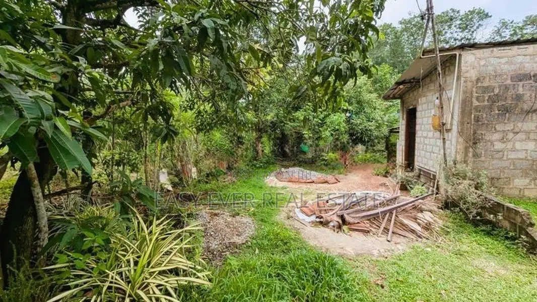 නිට්ටඹුව –කුරවලාන අඩක් නිමකළ නිවස සමග ඉඩමේ වටිනාකමට