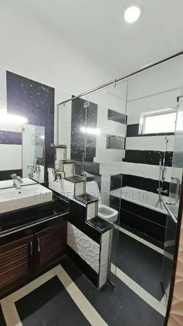 2-Storey Standalone Commercial Building for Rent at Colombo 03 (EM075M