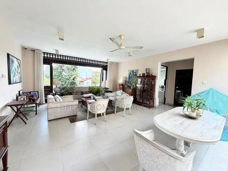 House with Rooftop Lake View – Kotte