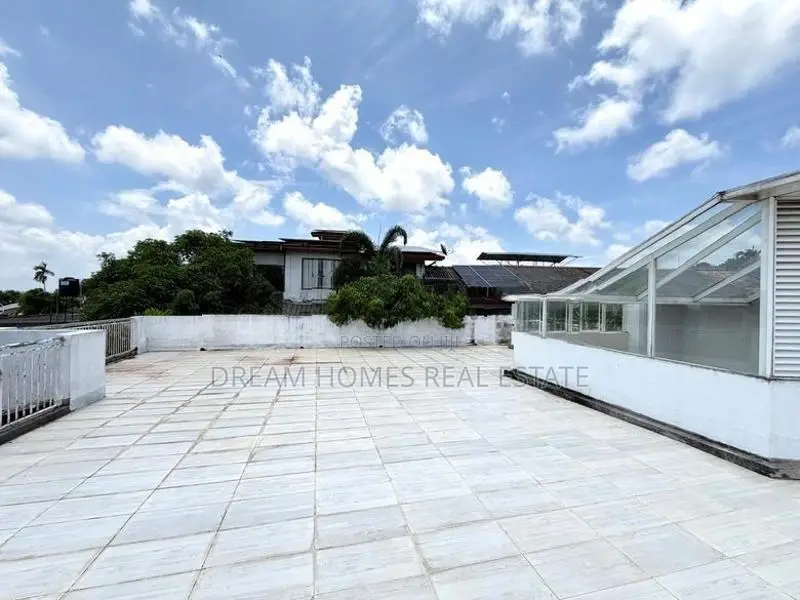 House with Rooftop Lake View – Kotte