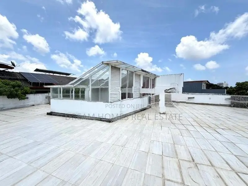 House with Rooftop Lake View – Kotte