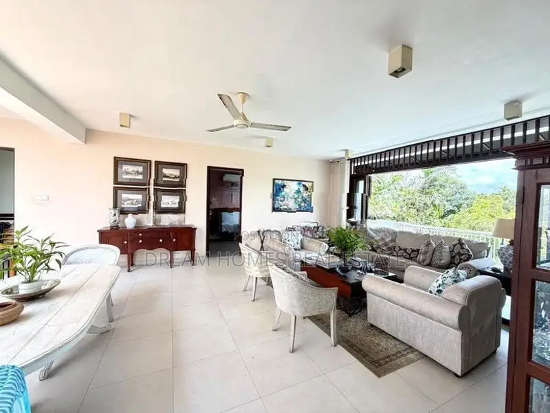 House with Rooftop Lake View – Kotte