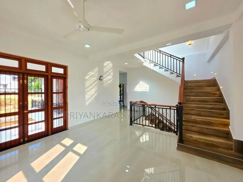 Luxury House For Sale in Boralasgamuwa