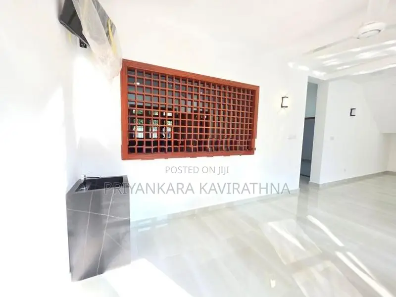 Luxury House For Sale in Boralasgamuwa