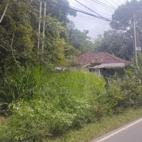 Land With A House For Sale In Galagedara