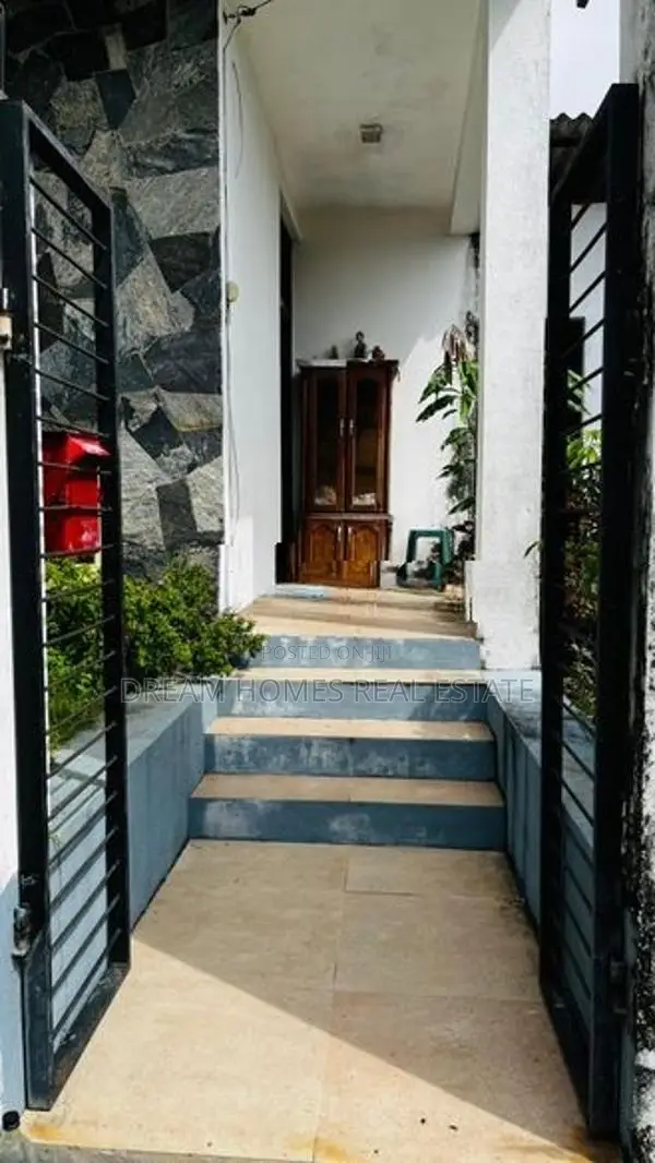 Charming 2-Bedroom House in Asiri Uyana, Kotagedara