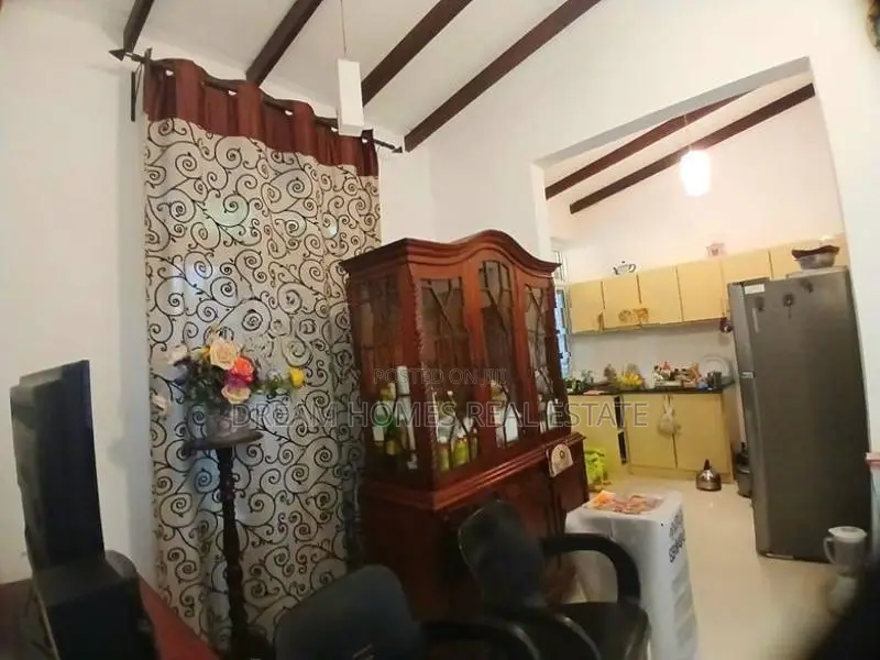 Charming 2-Bedroom House in Asiri Uyana, Kotagedara