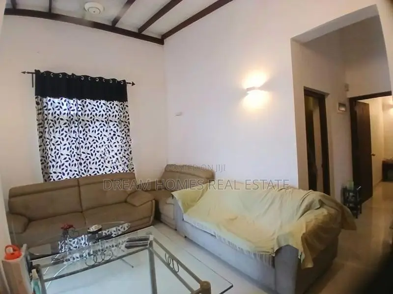 Charming 2-Bedroom House in Asiri Uyana, Kotagedara
