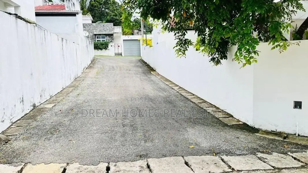 Charming 2-Bedroom House in Asiri Uyana, Kotagedara