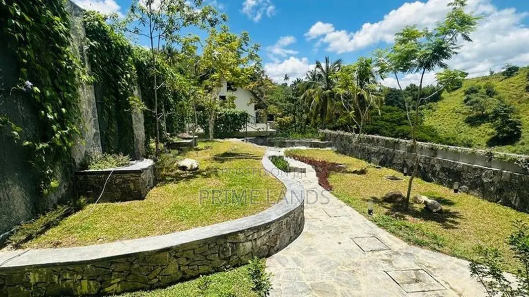 Luxury water villa for Sale in Digana