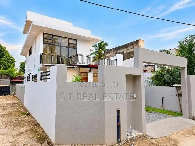 Newly Build Luxury 2-Story House in Kottawa
