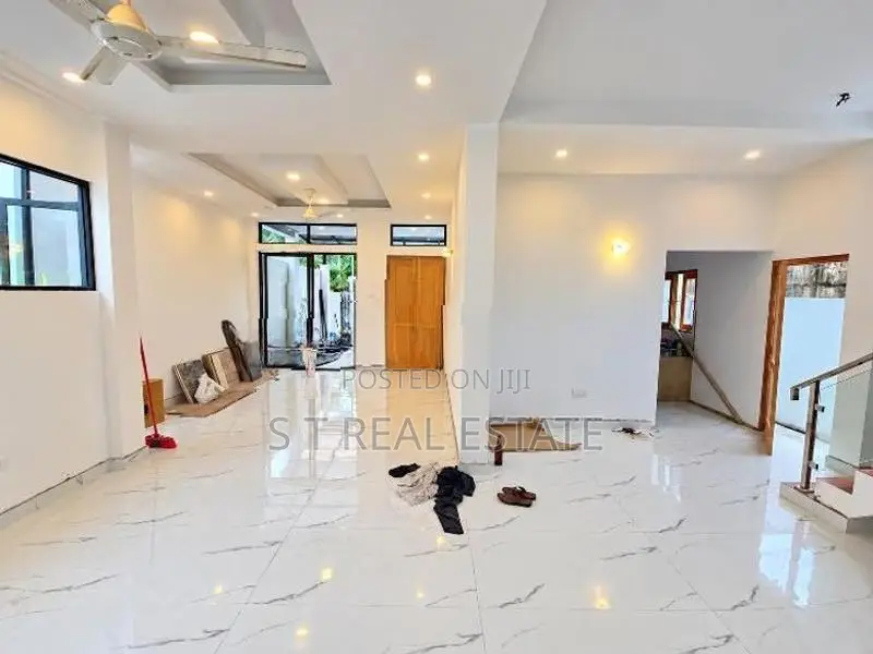 Newly Build Luxury 2-Story House in Kottawa