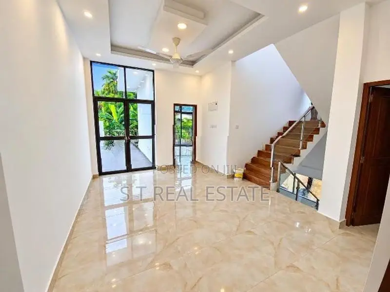 Newly Build Luxury 2-Story House in Kottawa