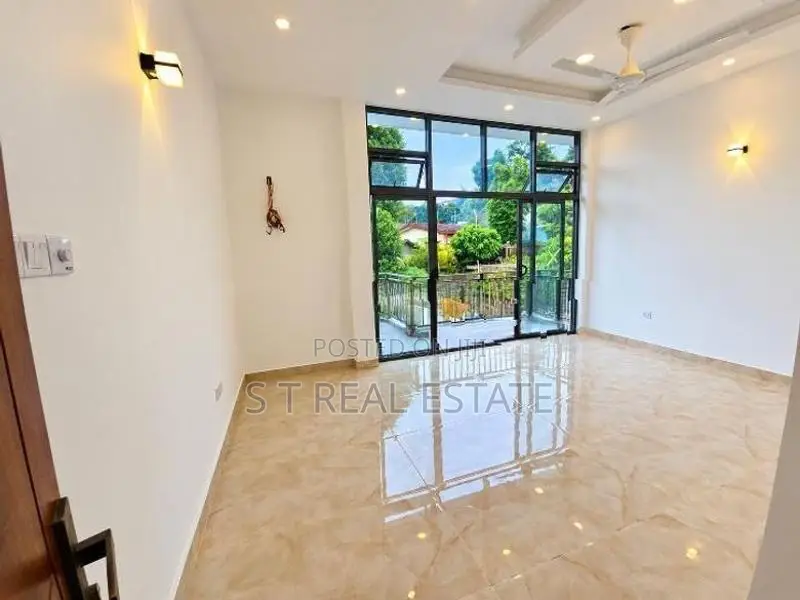 Newly Build Luxury 2-Story House in Kottawa