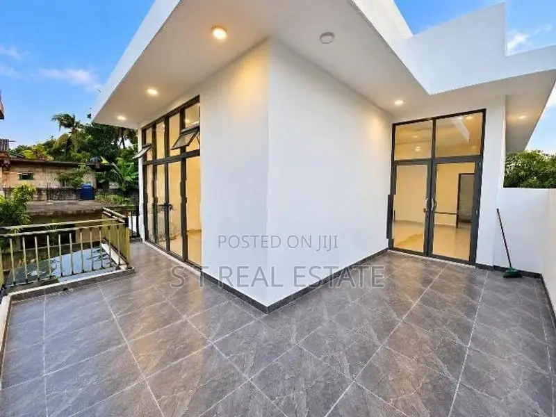 Newly Build Luxury 2-Story House in Kottawa
