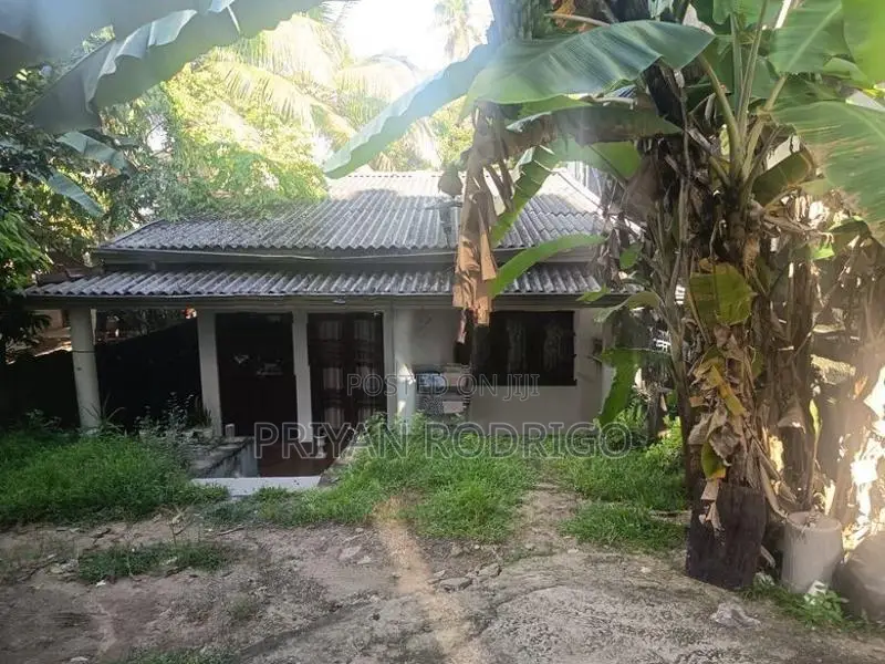 Nawala Koswatta 16.5 Perches of Land with House for Immediate Sale