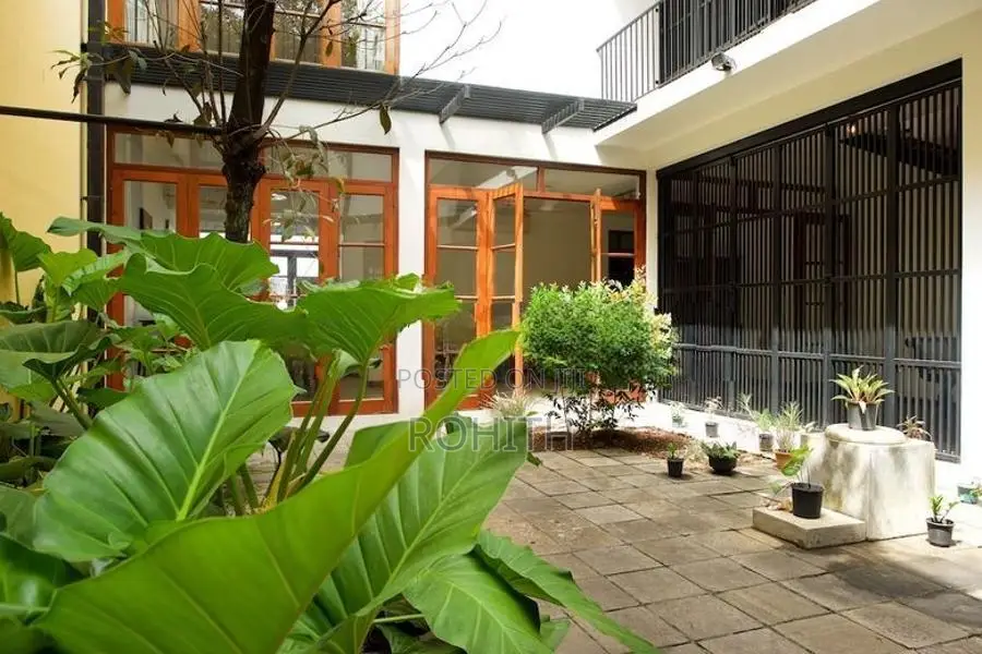 4 Bedroom Large House In Colombo 05