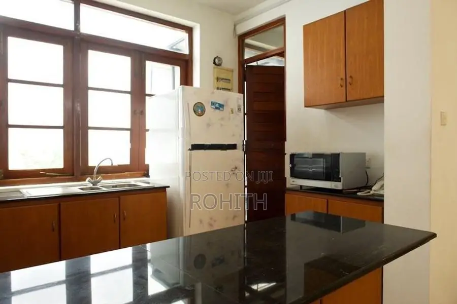 4 Bedroom Large House In Colombo 05
