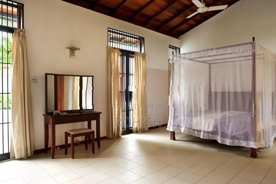 4 Bedroom Large House In Colombo 05