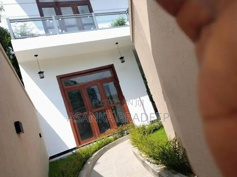 වෙල්‍යායකට මුහුන්ලා පිහිටි අලුතින්ම ඉදිකරන ලද දෙමහල් නිවස විකිනීමටais7