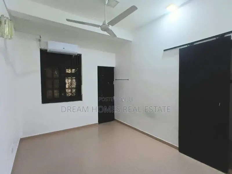 3-Storey House for Rent – Colombo 05