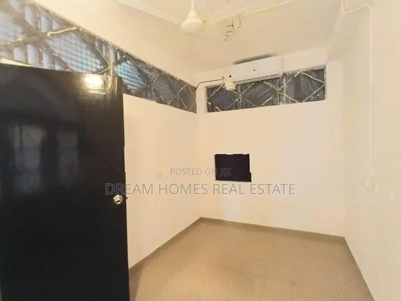 3-Storey House for Rent – Colombo 05
