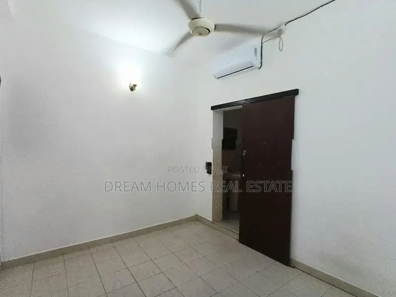 3-Storey House for Rent – Colombo 05