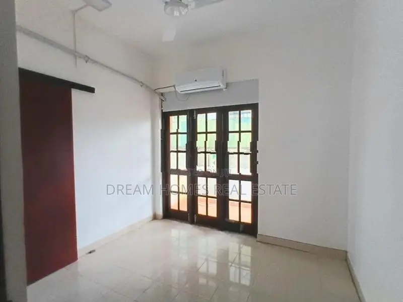 3-Storey House for Rent – Colombo 05