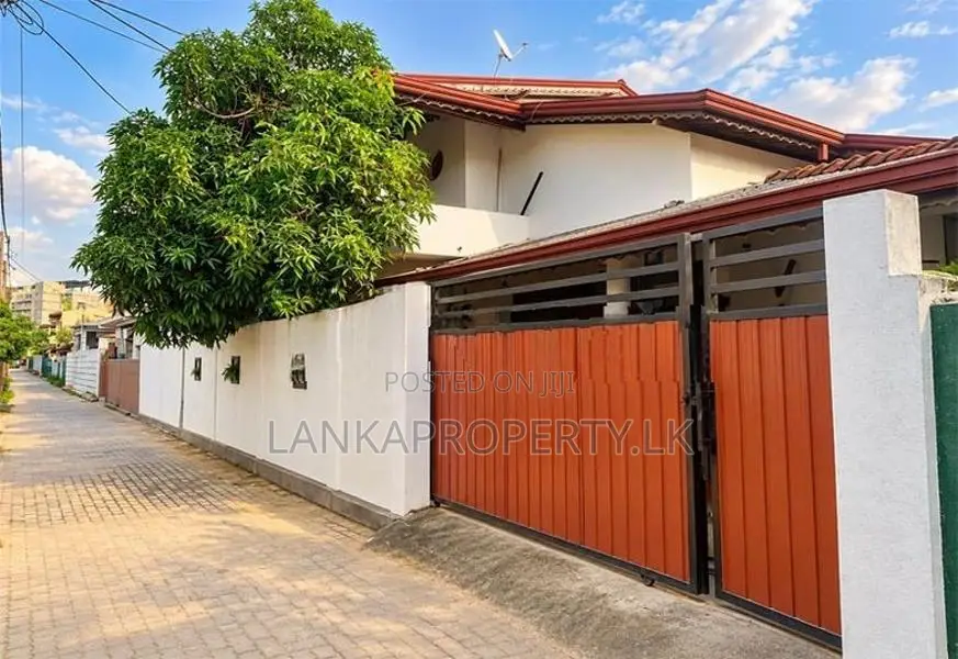 Valuable Two Storey House for Sale near Kerawalapitiya Highway