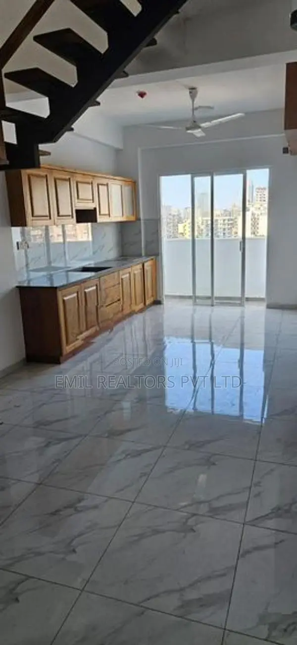SPACIOUS 4 Bedroom Duplex Apartment for Sale at Colombo 06 (EM011JA)