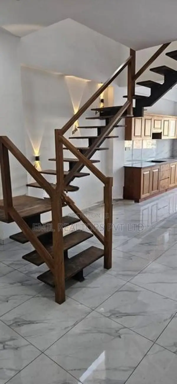 SPACIOUS 4 Bedroom Duplex Apartment for Sale at Colombo 06 (EM011JA)