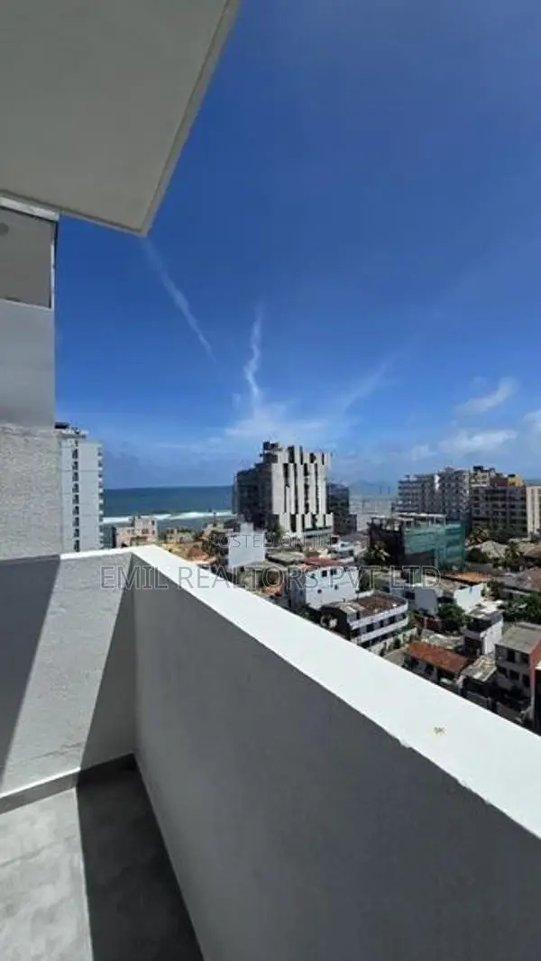 SPACIOUS 4 Bedroom Duplex Apartment for Sale at Colombo 06 (EM011JA)