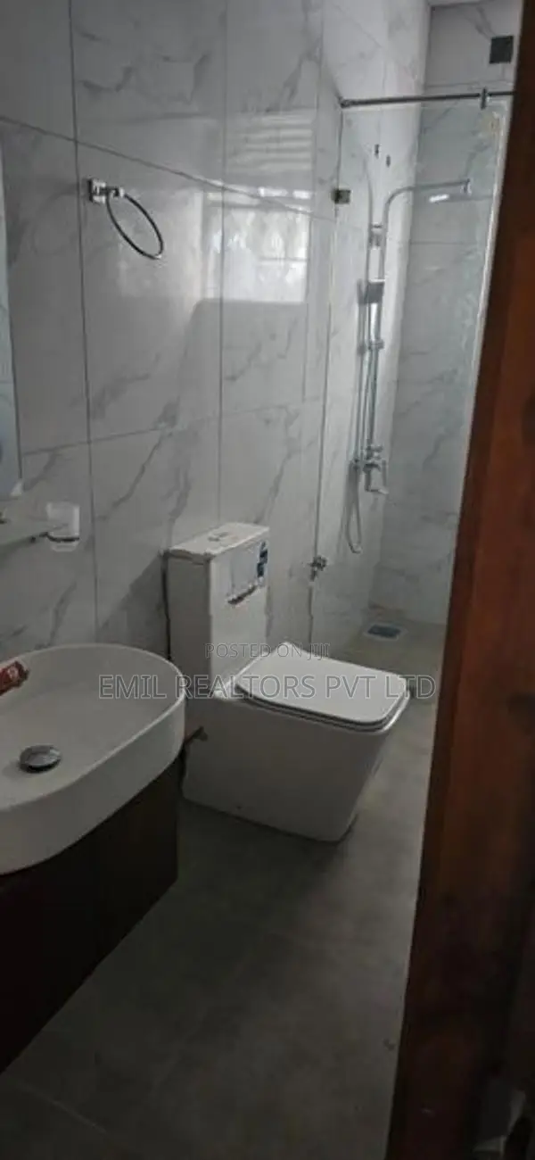 SPACIOUS 4 Bedroom Duplex Apartment for Sale at Colombo 06 (EM011JA)