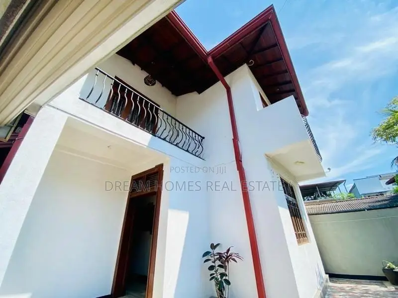 Semi-Furnished House for Rent – Thalawathugoda
