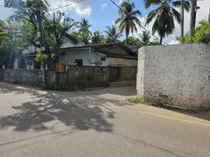 (NL872) 8 Perche Land for Sale in Wellampitiya